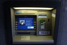 Česká spořitelna oznámila, že bude víc hlídat bankomaty