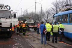 Tramvaj v Ostravě srazila mladíka. Je vážně zraněný