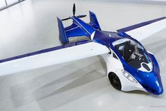 Slováci vyrobili létající auto. Chtějí změnit osobní dopravu