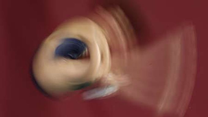 Vítězná Číňanka Čchen Žuo-lin při skoku z 10metrové věže na MS v Melbourne.