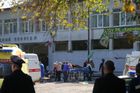 Střední odborné učiliště ve městě Kerč na anektovaném Krymu, do kterého chodí okolo 850 studentů, se ve středu stalo terčem útoku.