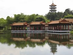 i pagody naznačují čínskou etnickou většinu v Singapuru