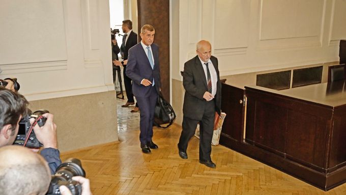 Bývalý premiér Andrej Babiš (ANO) u pražského městského soudu, kde se projednává kauza Čapí hnízdo.