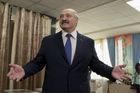 Lukašenko popáté vyhrál volby. Získal 83 procent hlasů, jeho protikandidátka jen čtyři