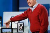 Šéf společnosti Microsoft Steve Ballmer zahájil veletrh CES v Las Vegas a představil nový PC tablet, na kterém firma spolupracovala s gigantem Hewlett-Packard, největším výrobcem přenosných počítačů. Tablet od Microsoftu je vybaven novým operačním systémem Windows 7.