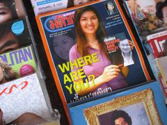 Zrodila se celebrita. Sunisa Lertpakawatová se svou knihou na titulní straně jednoho z thajských časopisů.