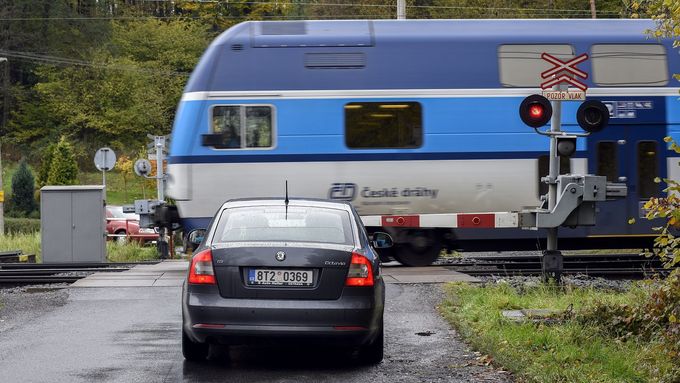 Nová železnice má pomoci přetíženému spojení mezi Prahou a Benešovem. (Ilustrační foto)