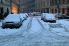 Sníh v Praze: desítky poničených aut a přes sto zranění