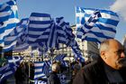 Na podporu řecké vlády vyšlo do ulic Atén na 15 tisíc lidí