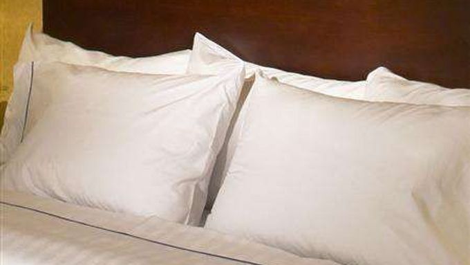 Víte, jak správně vybrat manželskou postel?