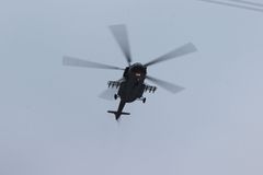 Při pádu vrtulníku zemřel saúdskoarabský princ Mansúr, helikoptéra se zřítila u jemenských hranic