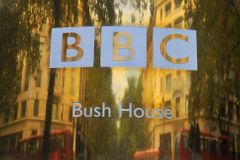Bývalý šéf BBC hájil vysoká odstupné pro odcházející