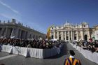 Cíl jejich poutě byl jasný: rozloučení s papežem Benediktem XVI., který nedávno oznámil rezignaci na úřad.