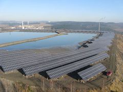 Fotovoltaická elektrárna na hrázi chemického odkaliště v Rožné