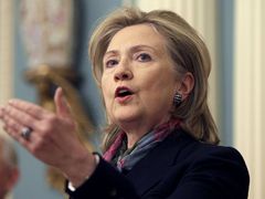 Šéfka americké diplomacie Clintonová bude mít na bezpečnostním summitu v Astaně svým kolegům co vysvětlovat