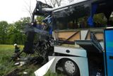 Poničena byla především zadní část autobusu.