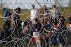 Žadatelé o azyl v Maďarsku musí zůstat v táborech. Nový zákon jim upírá volný pohyb