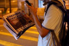 Hongkongský prodemokratický deník do soboty skončí. Jeho šéfredaktora nedávno zatkli