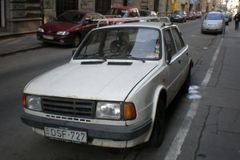 Praha uvažuje o zónách, kam by nesměla stará auta