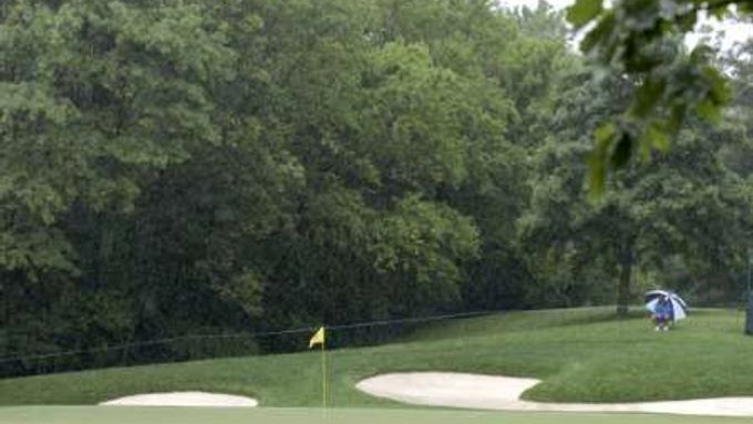 Golfová jamka na hřišti Muirfield Village Golf Club v Dublinu v Ohiu.