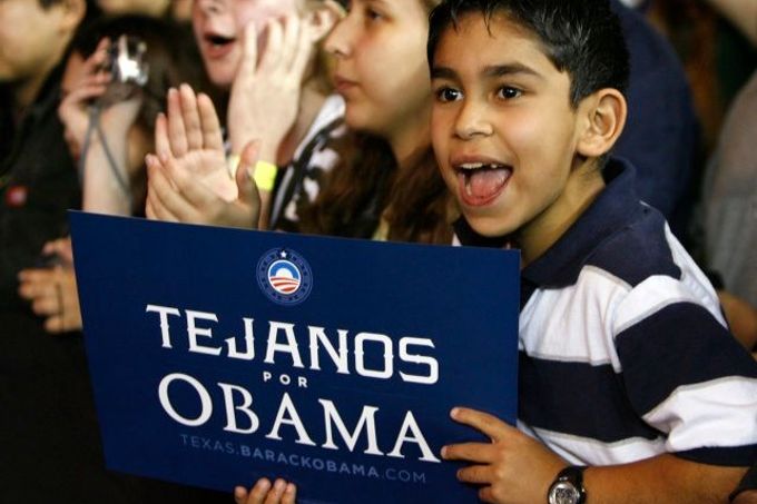 "Texasané za Obamou". Clintonová začala ztrácet i mezi Texasany a latinskoamerickými voliči.