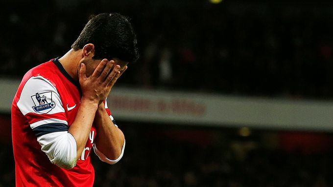 Mikel Arteta z Arsenalu smutní po neproměněné penaltě proti Fulhamu