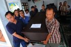 Počet obětí ničivé vlny tsunami v Indonésii dál stoupá, mrtvých je už přes 370