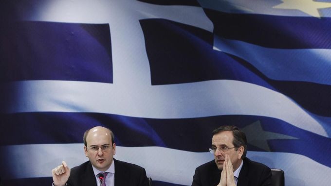 Premiér Samaras (vpravo) věří, že nejhorší má jeho země už za sebou.