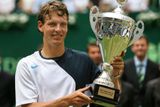 HALLE 2007: Na další triumf si musel počkat téměř dva roky na trávu v německém Halle, kdy už byl světovou třináctkou. Ve finále porazil Marcose Baghdatise.