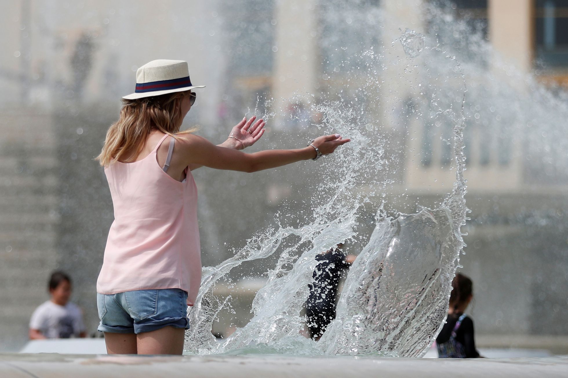 Fotogalerie / Letní vedra / Horko / Léto / Koupání / Voda / Počasí / Osvěžení / Reuters / 19
