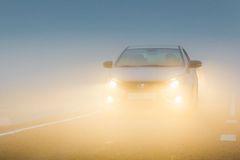 Čeští řidiči a mlhovky rovná se problém. Světla do mlhy často zapomínají vypnout