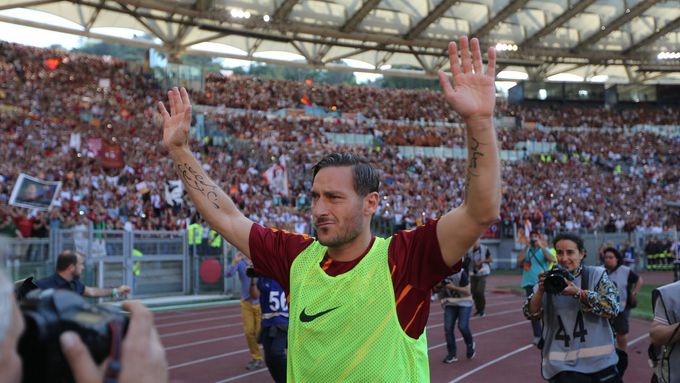 Francesco Totti nastoupil v 54. minutě do svého posledního zápasu za AS Řím.
