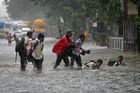 Pobřeží po cyklonu skýtá obraz zkázy, Indie sčítá škody