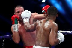 Knockout v 9. kole. Joshua jasným vítězstvím uhájil pásy proti bulharskému vyzyvateli