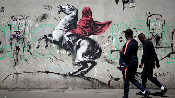 Banksyho graffiti vychází ze slavného obrazu klasika francouzského klasicismu, malíře Jacquese-Louise Davida.