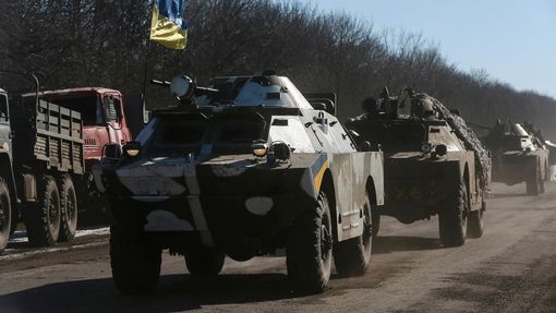 Ukrajinští vojáci v Artěmivsku na cestě z Debalceve