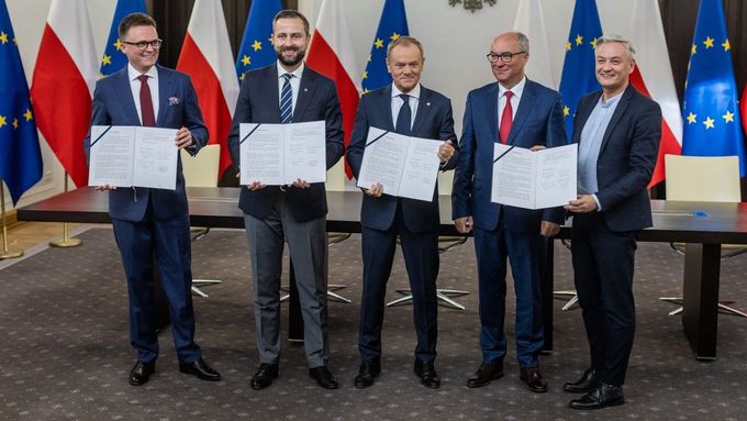 Zástupci opozičních stran v Polsku podepsali koaliční smlouvu.