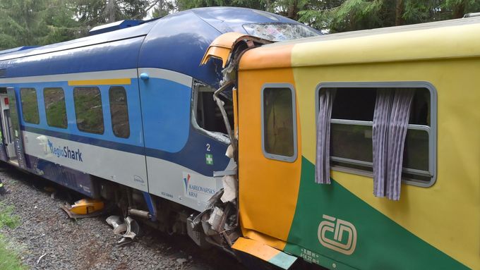 Srážka dvou vlaků u Perninku na Karlovarsku (7. července 2020)
