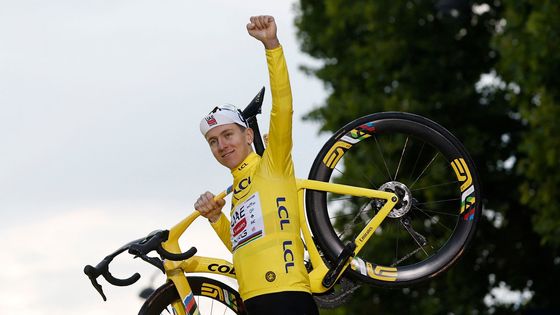 Tadej Pogačar po celkovém triumfu na Tour de France 2025