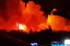 Na chorvatském ostrově zuřil požár, hasiči evakuovali 10 tisíc lidí