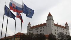 Slovensko - Bratislavský hrad - vlajky