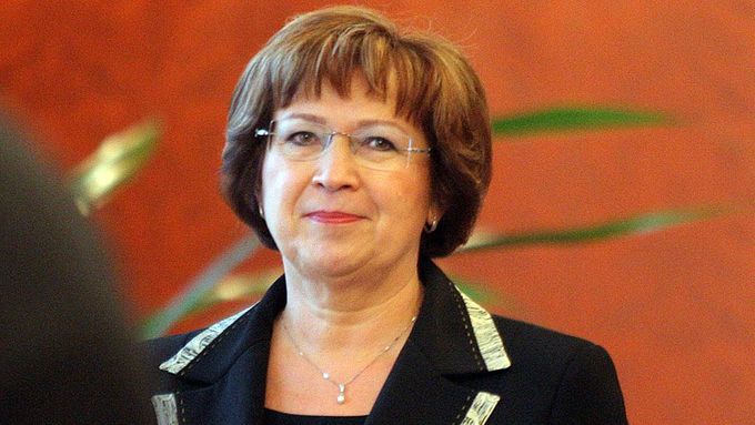 Ministryně práce Ludmila Müllerová (TOP 09) se chystá kabinetu předložit jak návrh odborářů, tak i zaměstnavatelů.