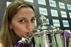 Petra Kvitová s trofejí za vítězství v Petrohradu
