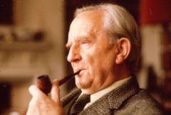 John Ronald Reuel Tolkien je považován za otce žánru fantasy.