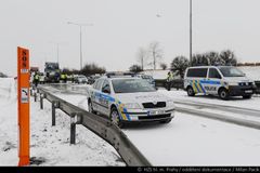Policie odhalila ve dvou kamionech na Plzeňsku 35 cizinců. Všichni jsou zřejmě z východu Evropy