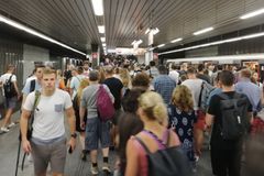 Výluka paralyzovala stanici Pražského povstání, dopravní podnik připravuje opatření
