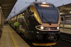 Vlak srazil u Olomouce ženu, ta střet s rychlíkem přežila
