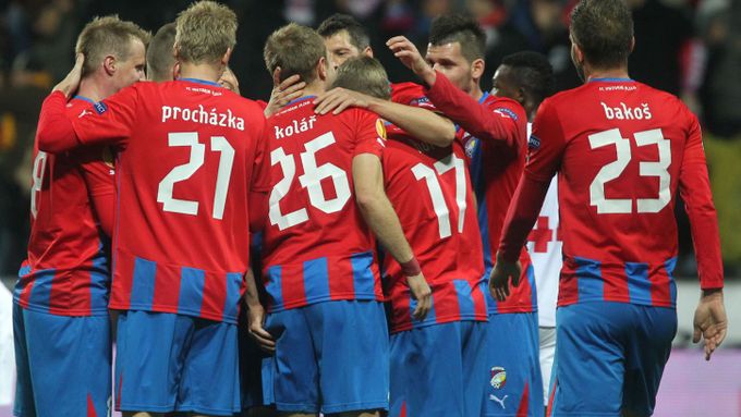 Budou se dnes večer slavit dva české postupy do osmifinále Evropské ligy?