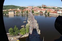 Nezájem běžců o pražský maraton obere neziskovky o desetitisíce. Nakoupily čísla a neprodají je