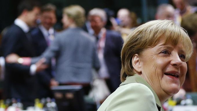 Angela Merkelová v přestávce mezi jednáním.